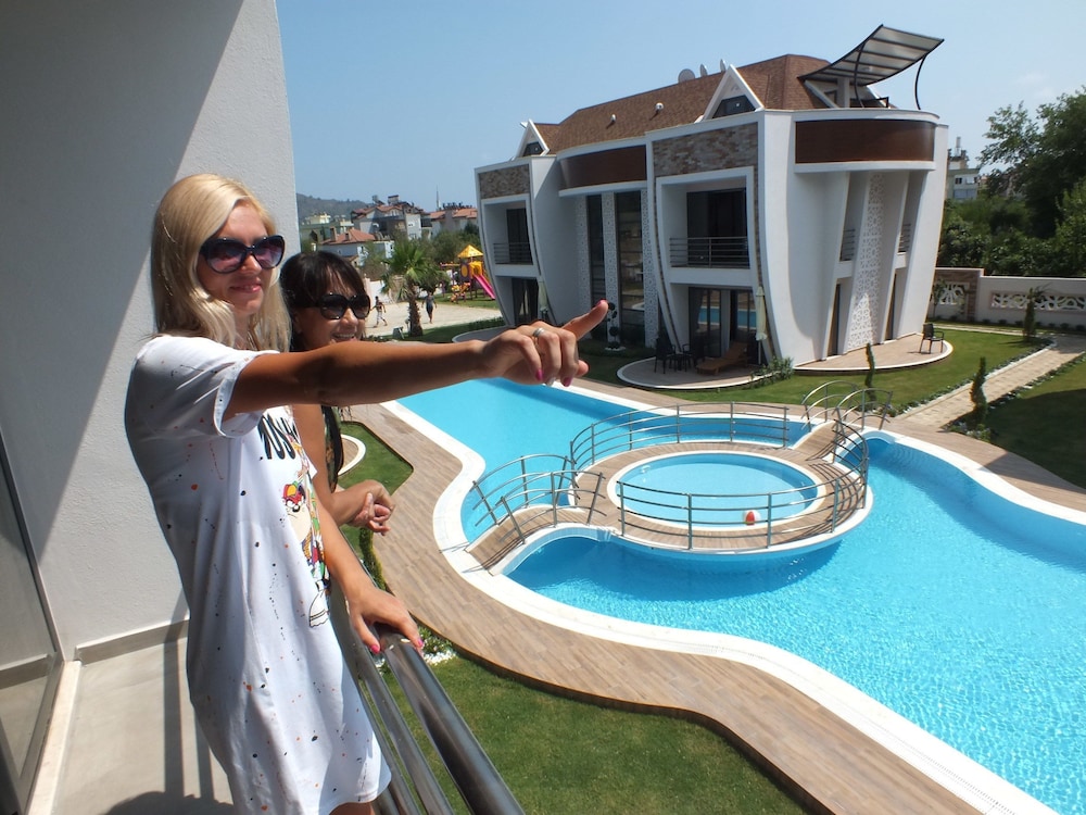 Two Bedroom Duplex Apartment with Pool View photo 3