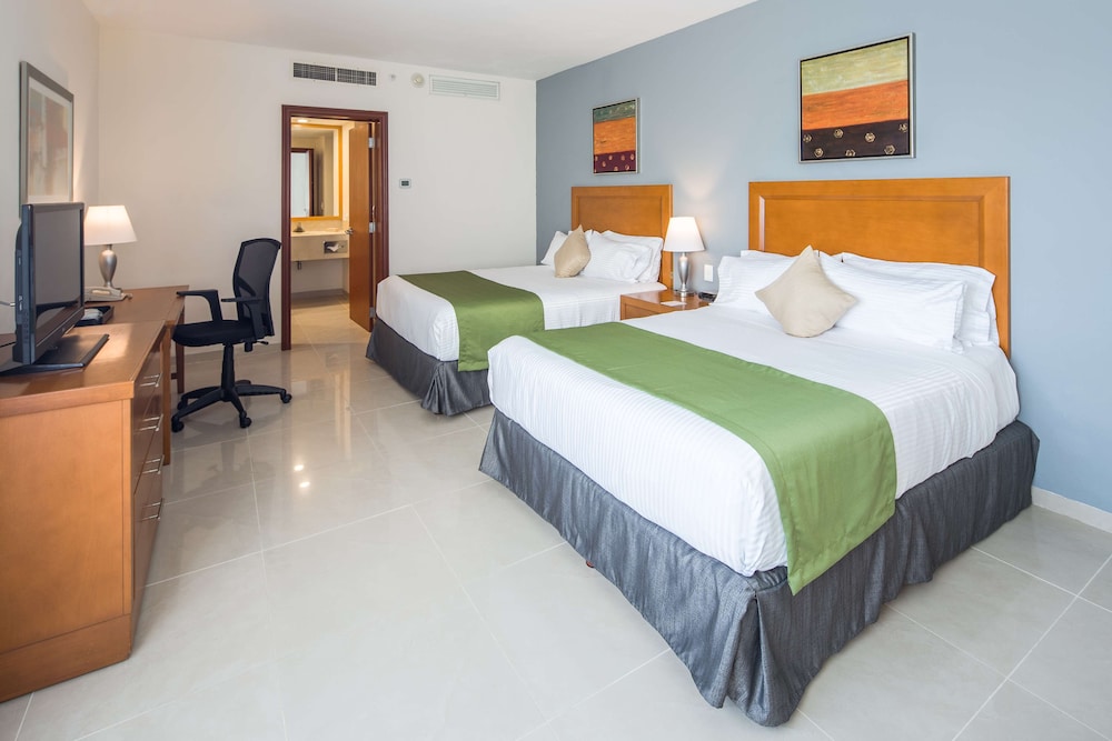 Superior Room, 2 Queen Beds, Non Smoking - Photo 1