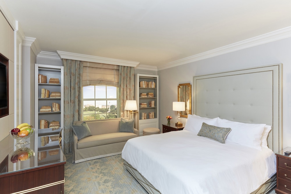 Premier Room, 1 King Bed photo 1