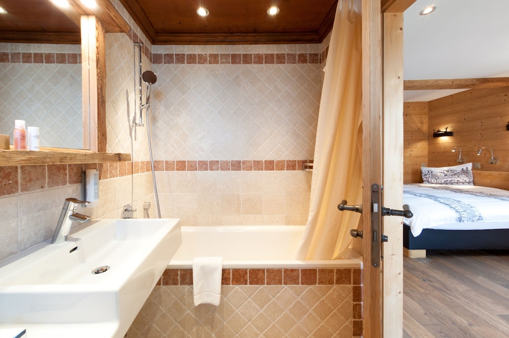 Standard Double or Twin Room, Balcony photo 2