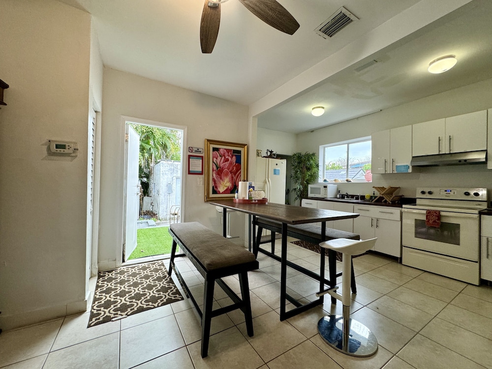 Comfort House, 4 Bedrooms, Non Smoking, Garden View photo 2