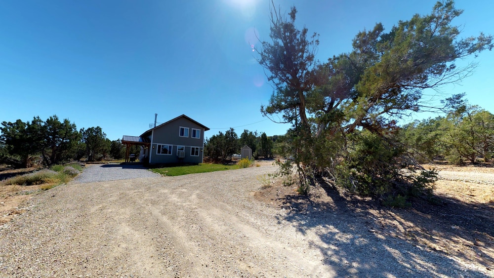Cabin (Secluded Cedars Cottage w/ Stunning N) photo 3