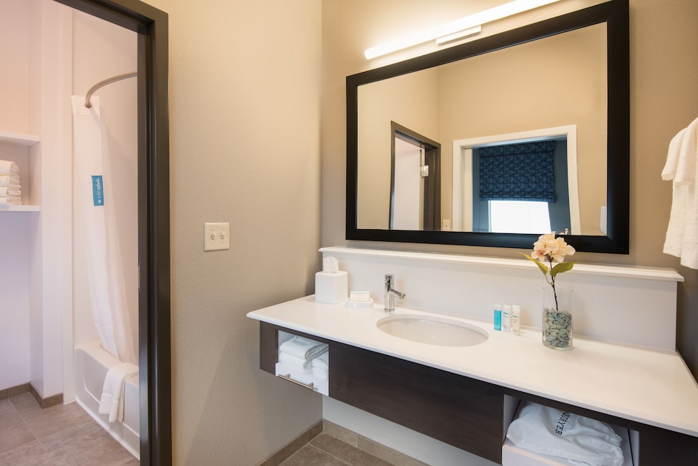 Studio Suite, 2 Queen Beds, Refrigerator & Microwave (Wet Bar) photo 3
