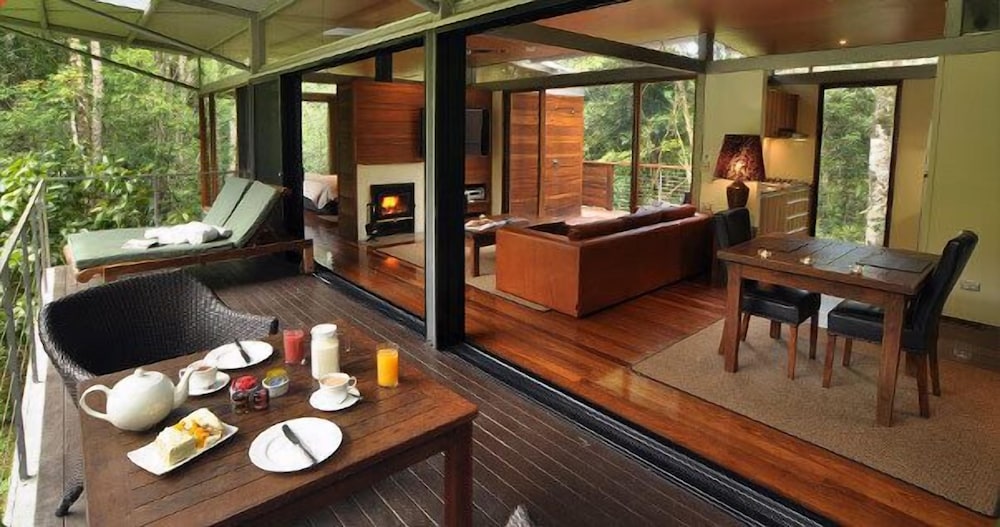 Premium Bungalow, 1 King Bed, Garden View (Glass Terrace Bungalow) photo 3