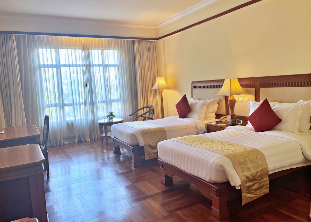 Deluxe Twin Room City View - Photo 7
