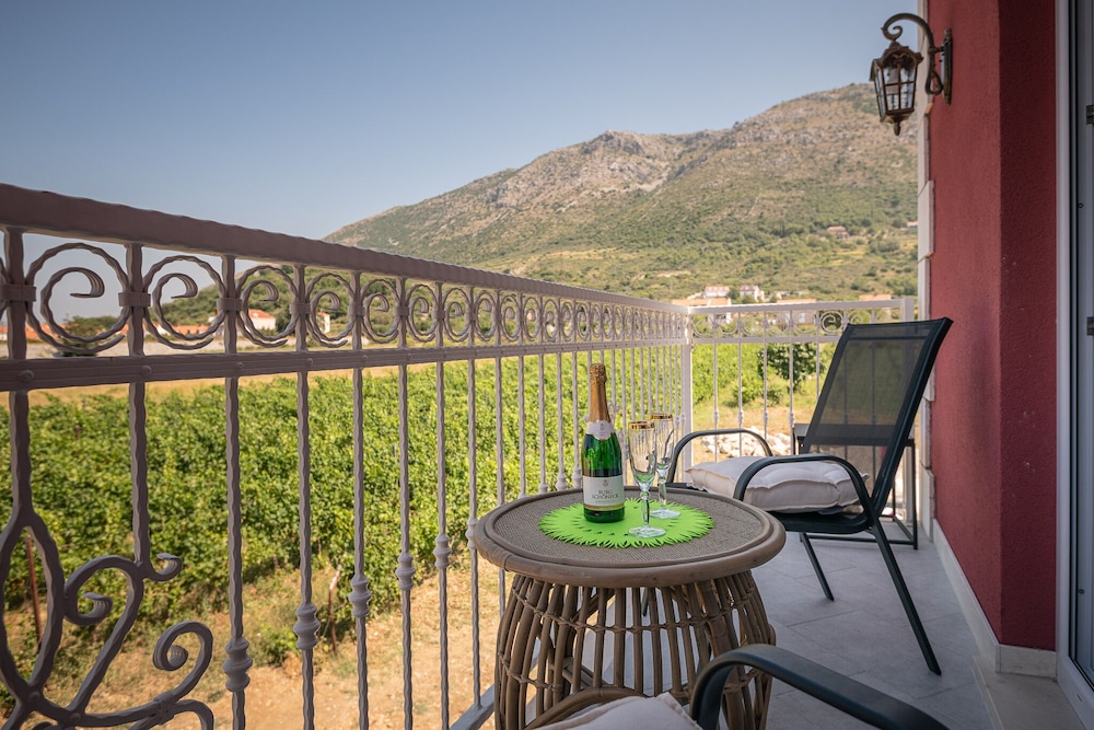 Apartment, Vineyard View (Green) photo 1