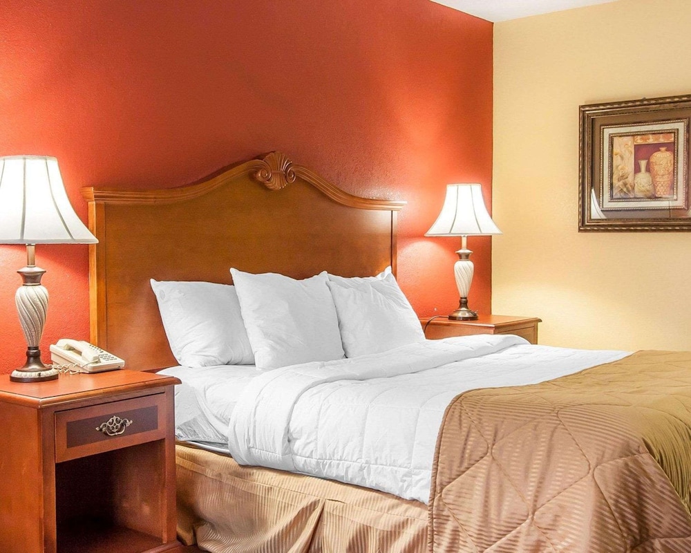 Standard Room, 1 King Bed, Smoking photo 1