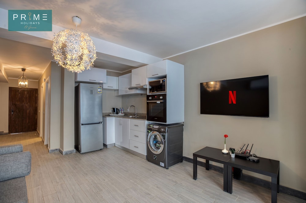 Duplex, 2 Master Bedrooms with Private heated Pool + Nanny's Room