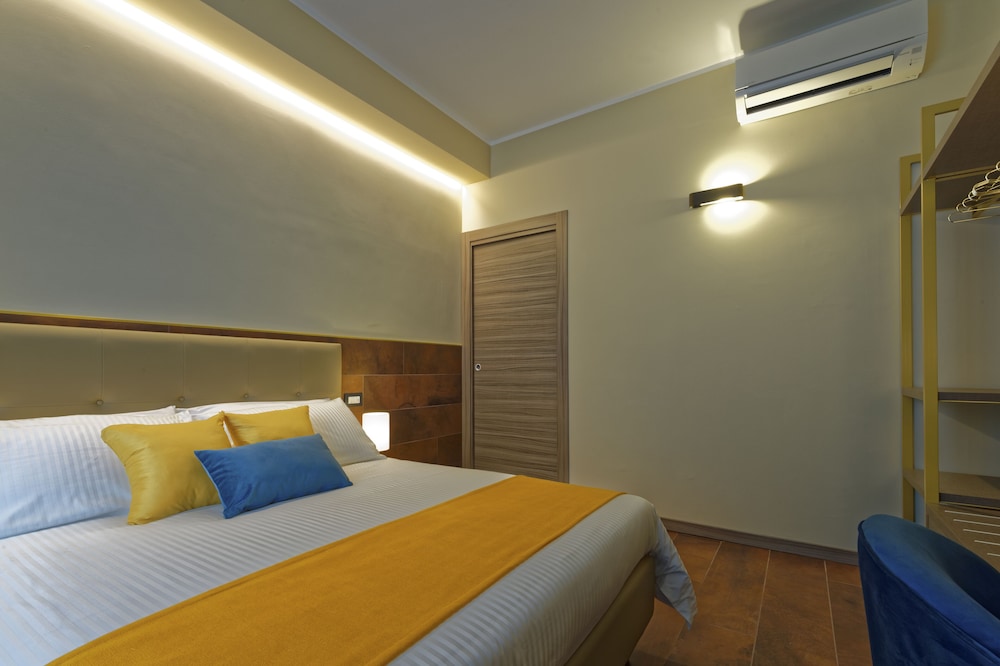Deluxe Double Room (CAMERA 5 RR)