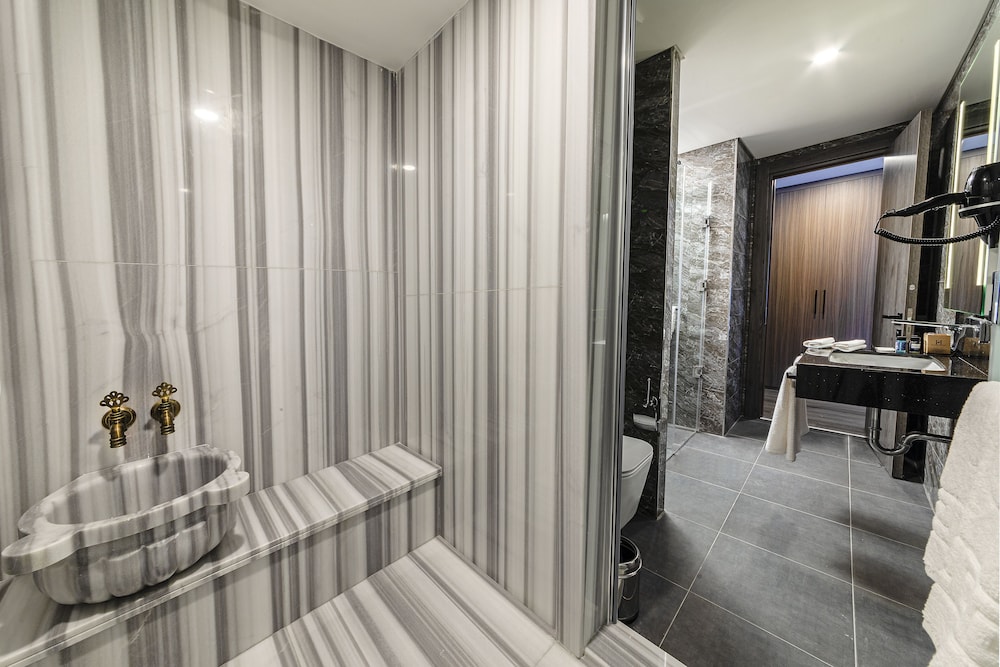 Deluxe Double Room With Turkish Bath thumbnail 6