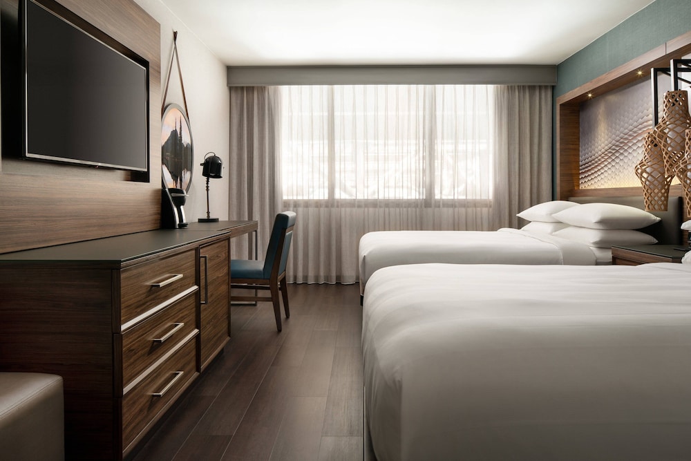 Room, 2 Queen Beds (Hearing Accessible) - Photo 2
