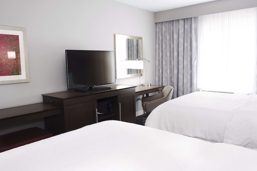 Room, 2 Queen Beds, Accessible, Bathtub photo 1