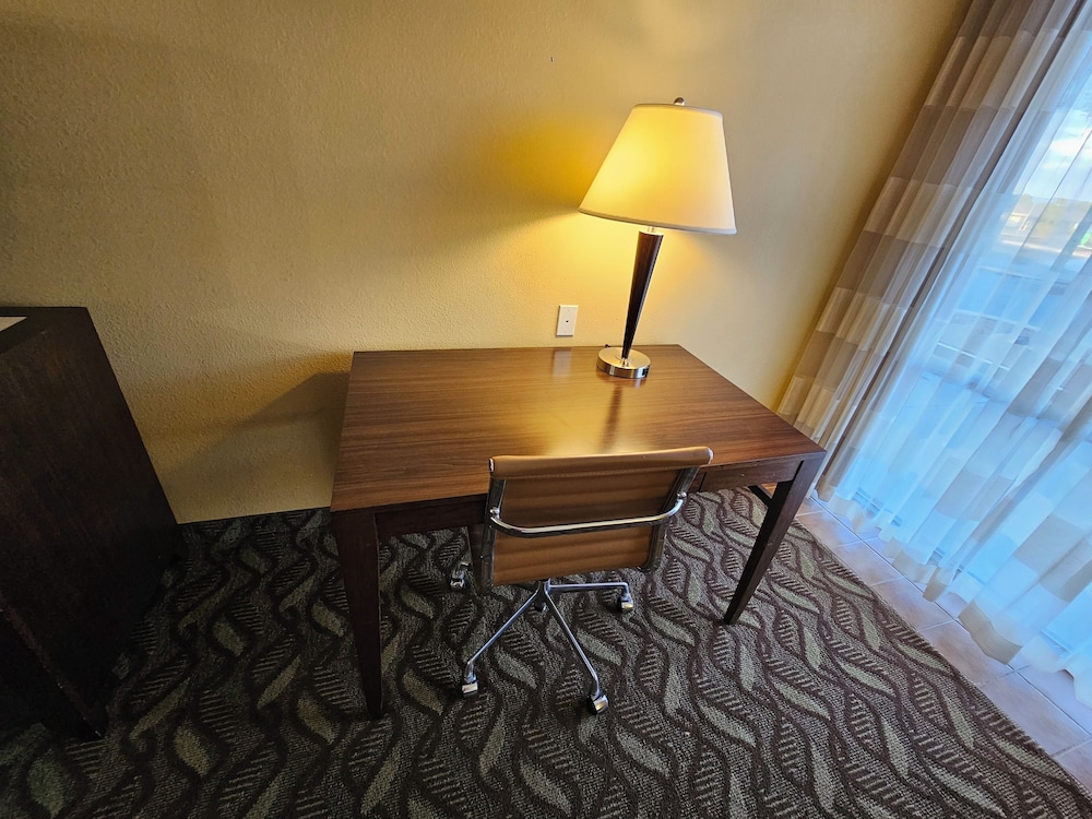 Standard Room, 2 Queen Beds, Non Smoking - Photo 3