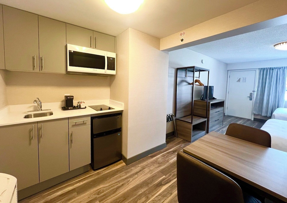 Deluxe Room, 2 Queen Beds, Kitchenette - Photo 2