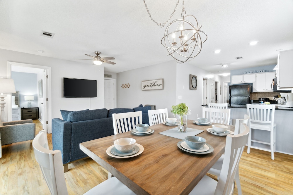 Condo, 3 Bedrooms, 2 Bathrooms (1023) photo 1