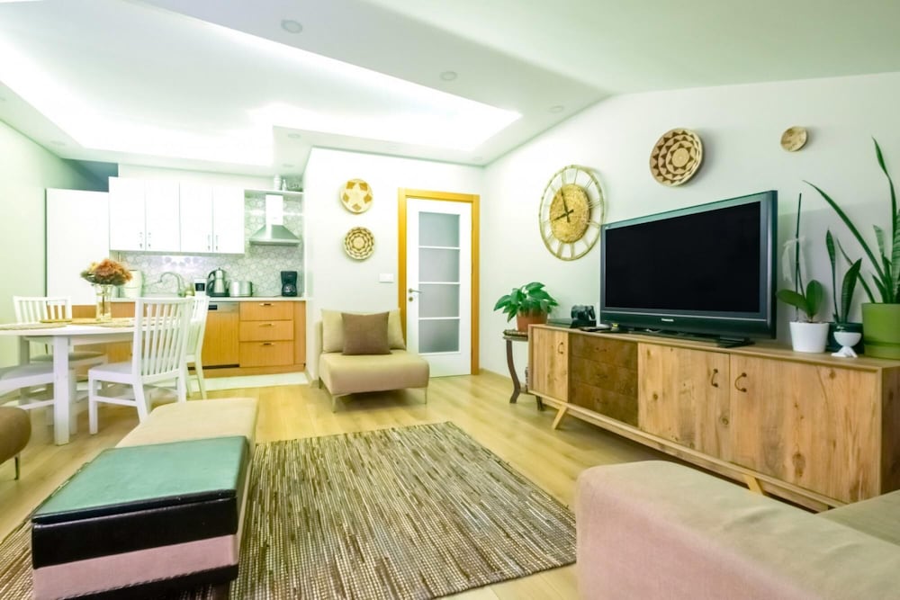 Apartment photo 1