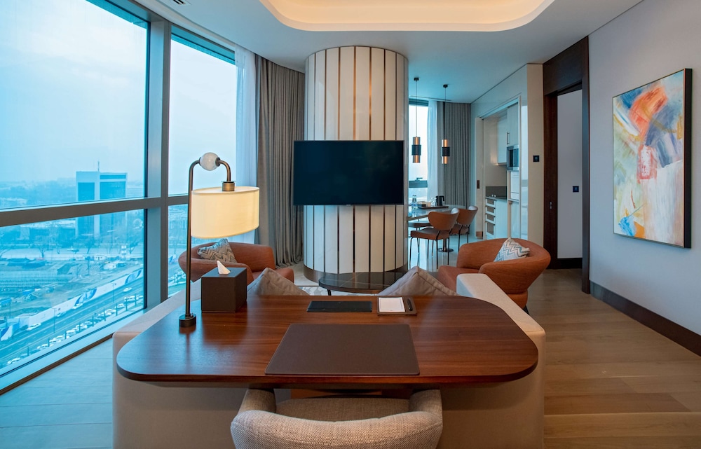 Suite, 1 Bedroom, Kitchen - Photo 2