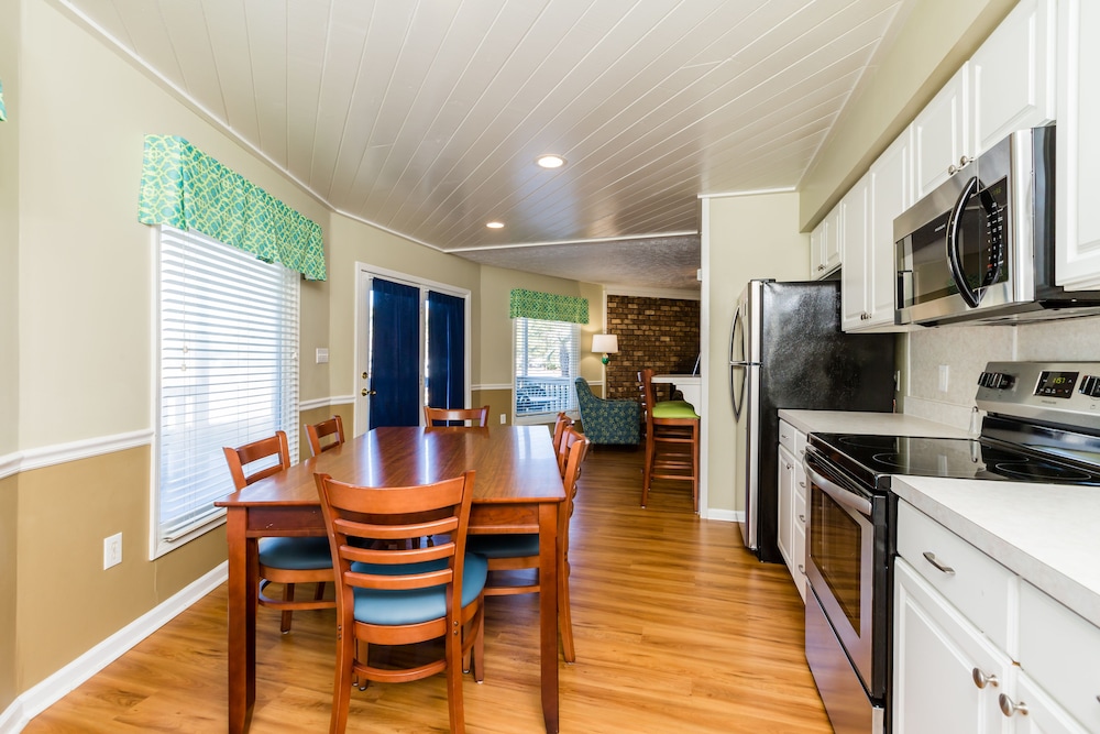 Condo, 3 Bedrooms - Photo 13