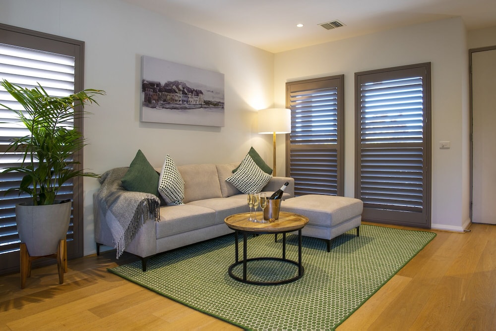 Luxury House photo 1
