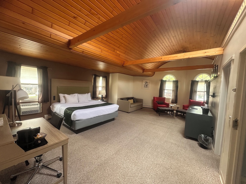 Honeymoon Suite, 1 King Bed with Sofa bed (Honeymoon Suite)