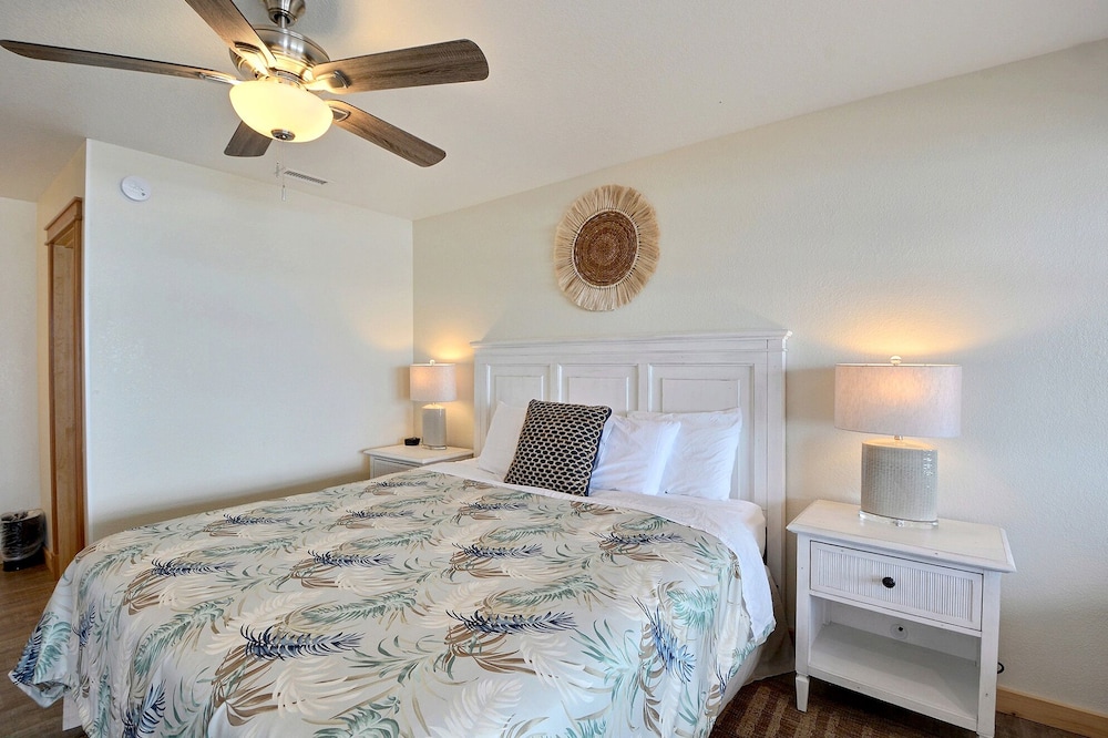 Signature Room, 1 King Bed, Ocean View photo 2