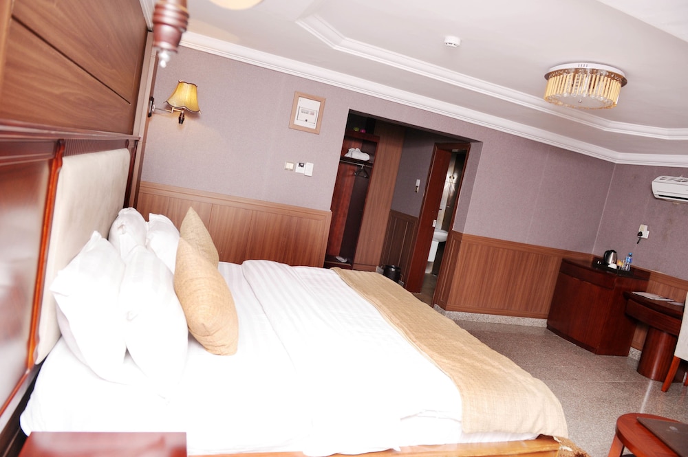 Family Single Suite