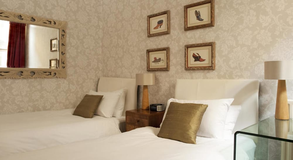 Classic Double or Twin Room, Ensuite photo 3