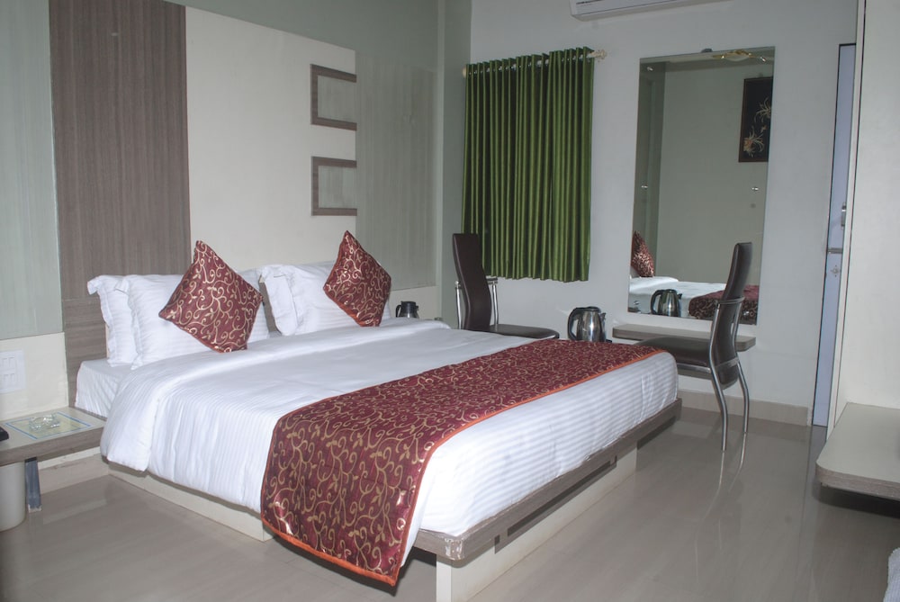 Royal Room photo 3