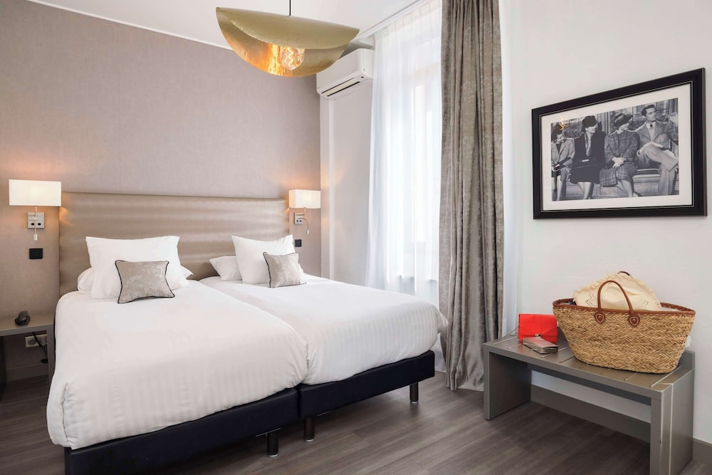 Deluxe Room, Multiple Beds, Non Smoking - Photo 1