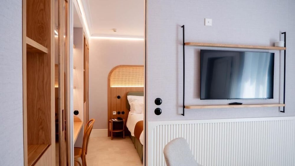 Junior Suite, Balcony, City View photo 3