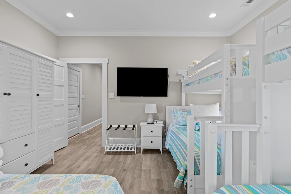 House, 5 Bedrooms photo 3
