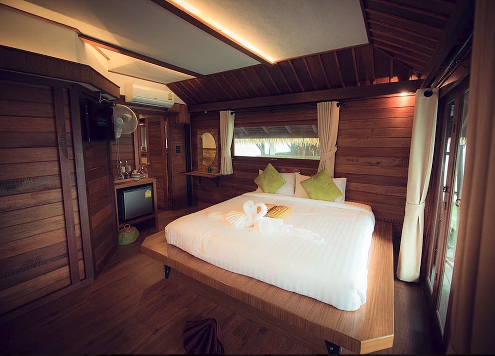 Superior Double or Twin Room, 1 Bedroom, Non Smoking, Lake View photo 1