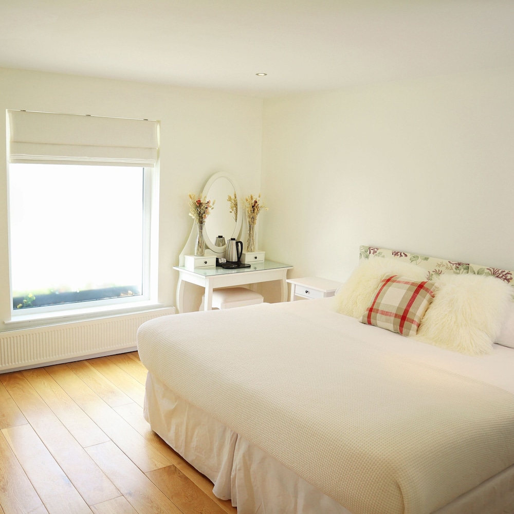 Double or Twin Room, Ensuite, Courtyard View (Pet Friendly Double/Twin) - Photo 1