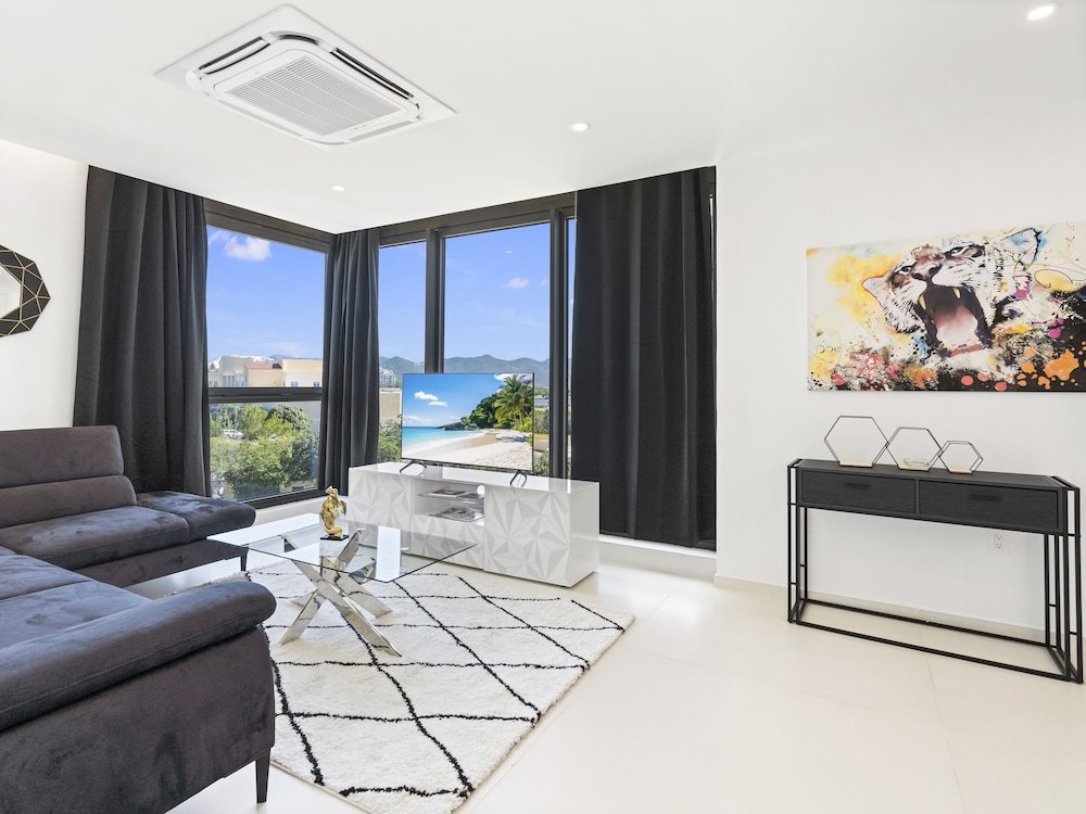 Business Condo, Golf View
