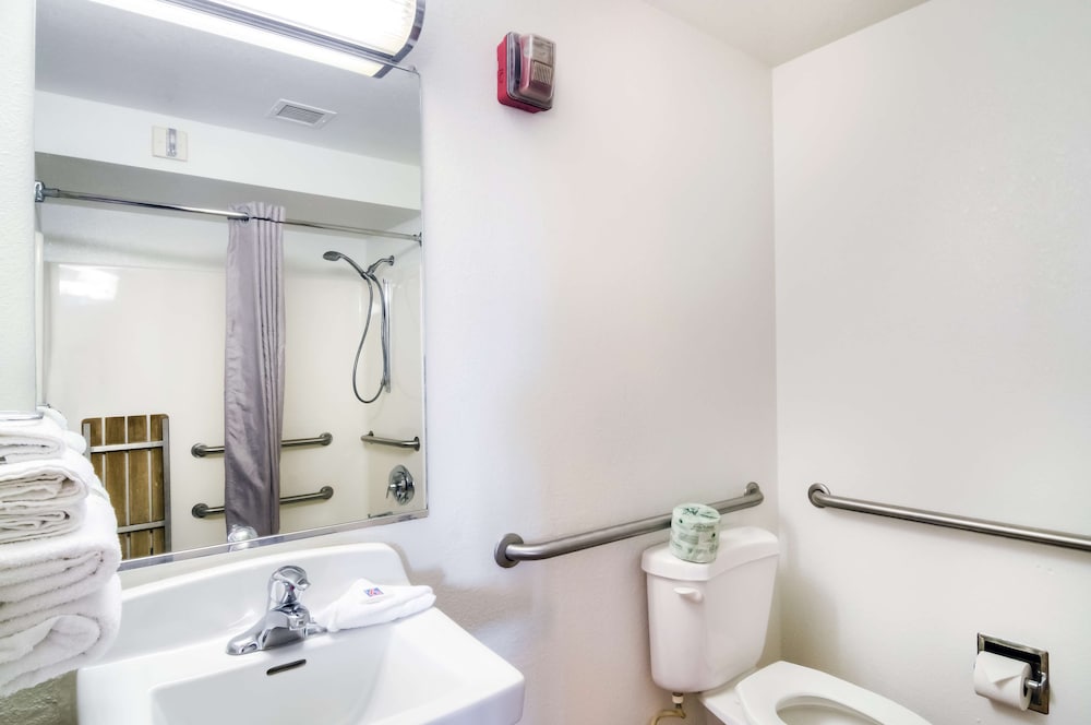 Deluxe Room, 2 Double Beds, Non Smoking, Refrigerator & Microwave photo 2