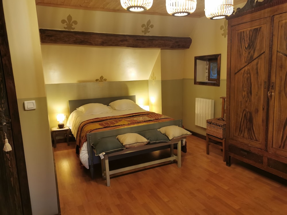 Family House (Le Pelerin) photo 2