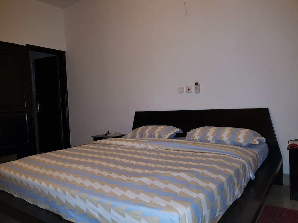 Family Apartment, 3 Bedrooms, Kitchen, Beachside photo 2
