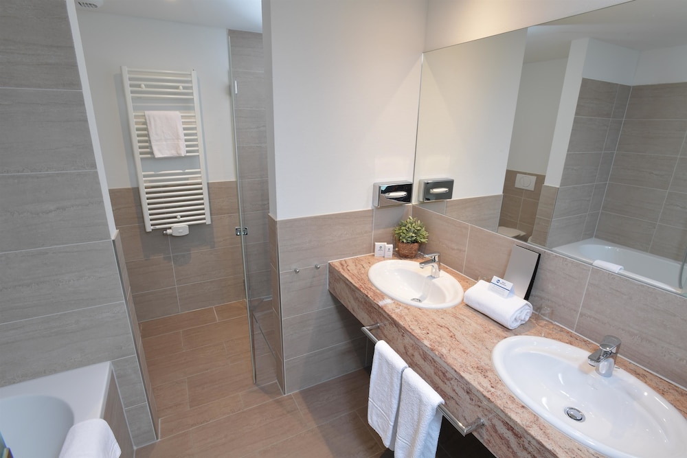 Deluxe Room, 1 Double Bed, Kitchenette - Photo 10