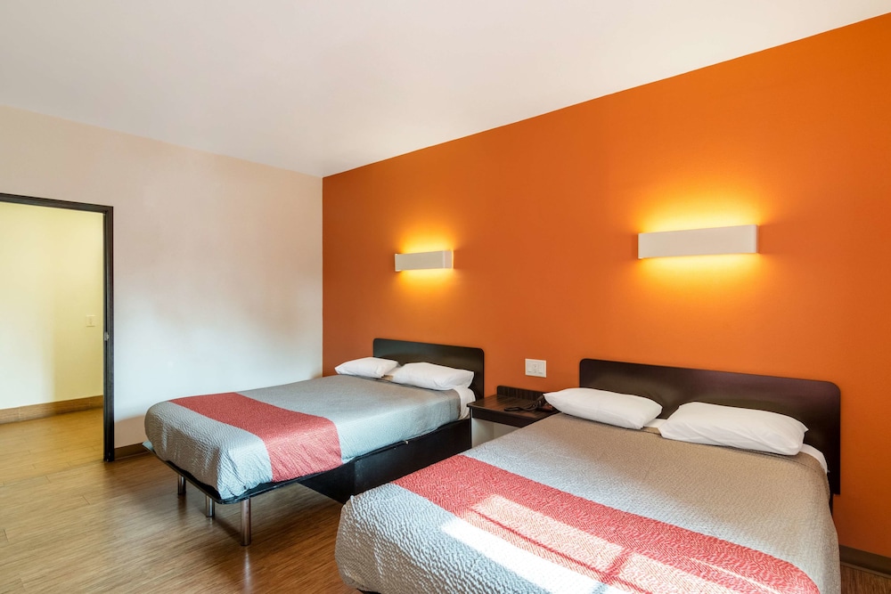 Standard Room, 2 Queen Beds, Smoking