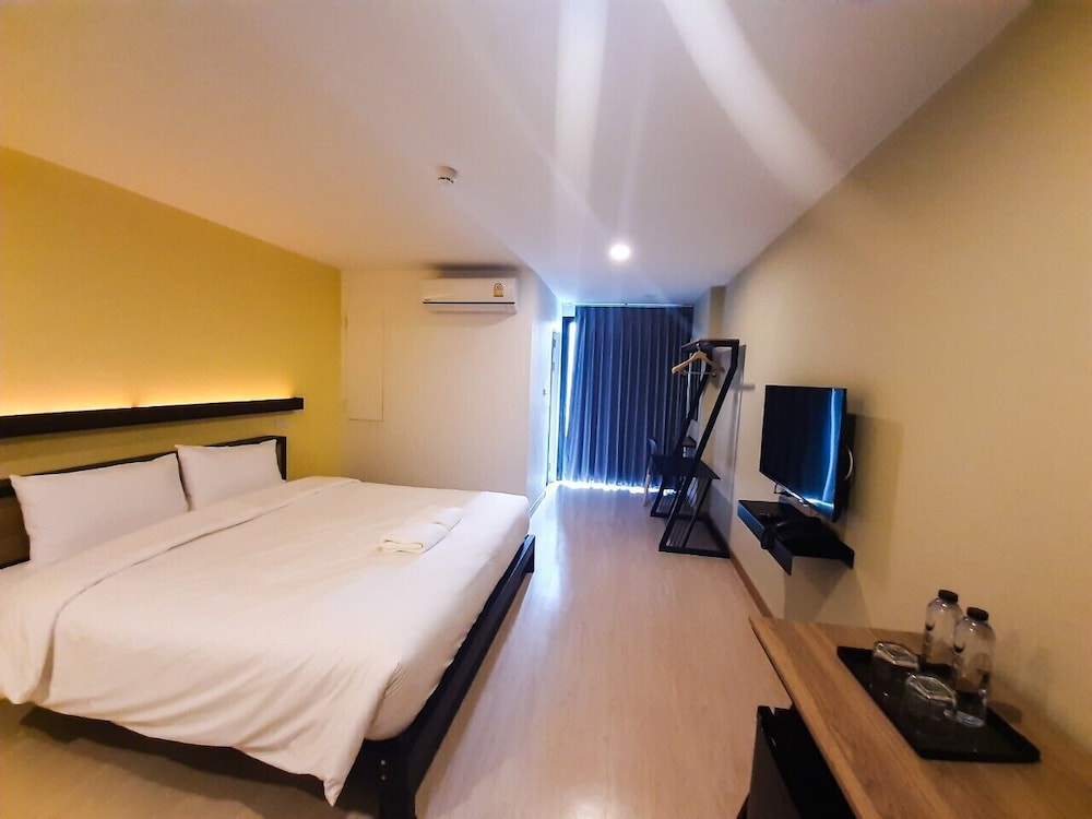 Superior King Bed Room - Photo 1