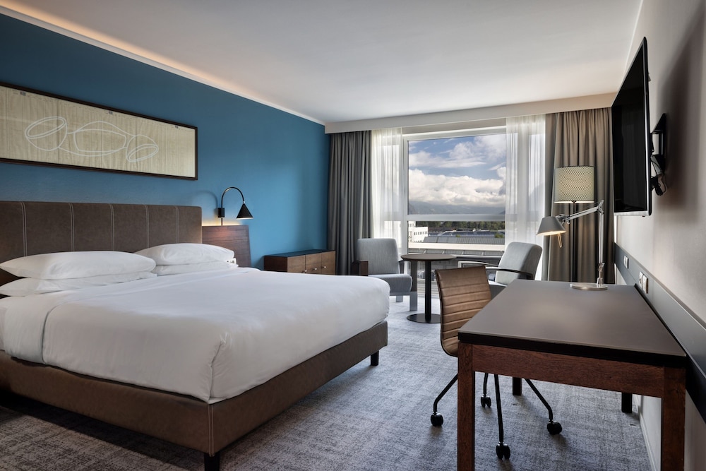 Deluxe Room, 1 King Bed - Photo 1