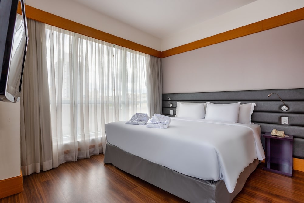 Premium Suite, 1 King Bed, Non Smoking - Photo 1