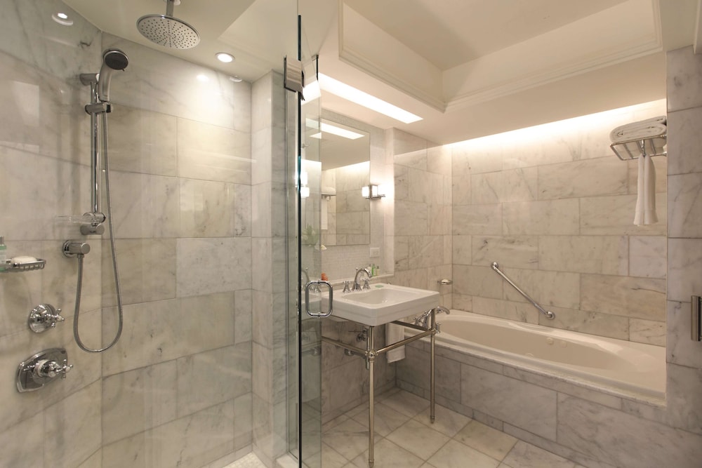 Room, 1 King Bed With Sofa Bed, Oceanfront (commodore)