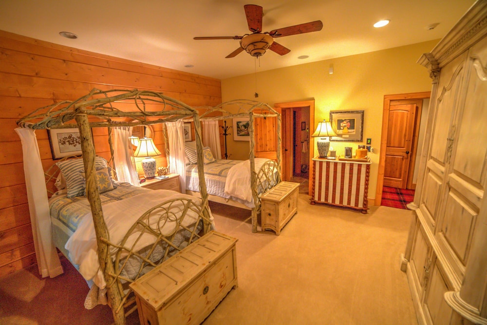 Twin Room (Hummingbird) photo 1