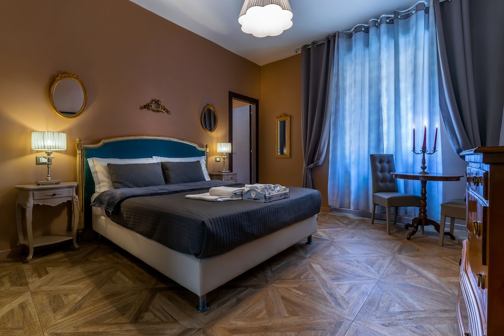 Deluxe Room, 1 Queen Bed photo 1