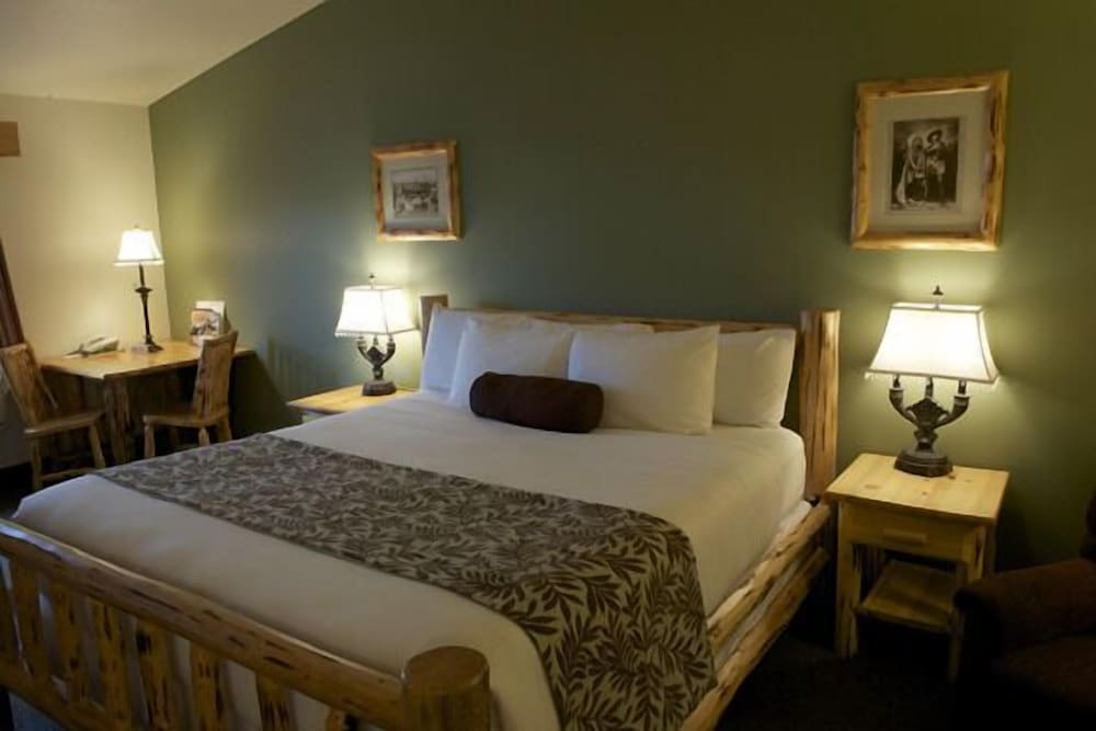 Deluxe Room, 1 King Bed - Photo 4