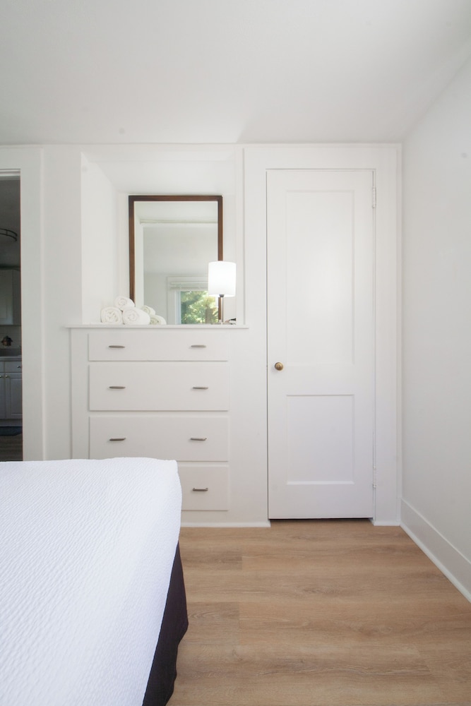 Cottage, 1 Bedroom (1 Queen Bed - Pet Friendly + FEE) photo 2