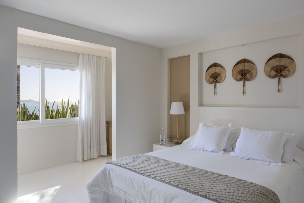 Junior Suite, 1 Queen Bed, Balcony, Ocean View