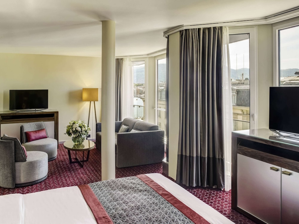 Junior Suite, 1 King Bed photo 3