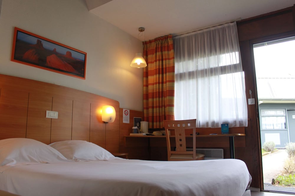 Standard Room, 2 Double Beds photo 3